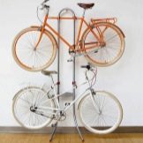 Зберігання велосипедів: як зберігати в під’їзді і гаражі? Особливості сезонного зберігання взимку. Чи можна зберігати в загальному коридорі і на сходовому майданчику?