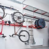 Зберігання велосипедів: як зберігати в під’їзді і гаражі? Особливості сезонного зберігання взимку. Чи можна зберігати в загальному коридорі і на сходовому майданчику?