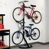 Зберігання велосипедів: як зберігати в під’їзді і гаражі? Особливості сезонного зберігання взимку. Чи можна зберігати в загальному коридорі і на сходовому майданчику?