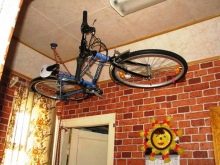 Зберігання велосипедів: як зберігати в під’їзді і гаражі? Особливості сезонного зберігання взимку. Чи можна зберігати в загальному коридорі і на сходовому майданчику?