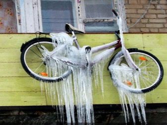 Зберігання велосипедів: як зберігати в під’їзді і гаражі? Особливості сезонного зберігання взимку. Чи можна зберігати в загальному коридорі і на сходовому майданчику?