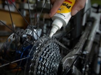 Зберігання велосипедів: як зберігати в під’їзді і гаражі? Особливості сезонного зберігання взимку. Чи можна зберігати в загальному коридорі і на сходовому майданчику?