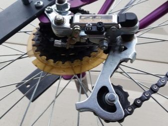 Зберігання велосипеда на балконі (32 фото): як його можна зберігати взимку? Варіанти кріплення. Де повісити велосипед в чохлі?