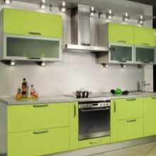 Зелена кухня (111 фото): кухонний гарнітур зеленого кольору в дизайні інтер’єру, вибір зелених шпалер, сіро-зелена і темно-зелена, чорно-зелена і зелено-коричнева кухні