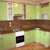 Зелена кухня (111 фото): кухонний гарнітур зеленого кольору в дизайні інтер’єру, вибір зелених шпалер, сіро-зелена і темно-зелена, чорно-зелена і зелено-коричнева кухні
