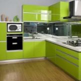 Зелена кухня (111 фото): кухонний гарнітур зеленого кольору в дизайні інтер’єру, вибір зелених шпалер, сіро-зелена і темно-зелена, чорно-зелена і зелено-коричнева кухні