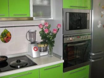 Зелена кухня (111 фото): кухонний гарнітур зеленого кольору в дизайні інтер’єру, вибір зелених шпалер, сіро-зелена і темно-зелена, чорно-зелена і зелено-коричнева кухні