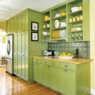 Зелена кухня (111 фото): кухонний гарнітур зеленого кольору в дизайні інтер’єру, вибір зелених шпалер, сіро-зелена і темно-зелена, чорно-зелена і зелено-коричнева кухні