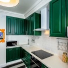 Зелена кухня (111 фото): кухонний гарнітур зеленого кольору в дизайні інтер’єру, вибір зелених шпалер, сіро-зелена і темно-зелена, чорно-зелена і зелено-коричнева кухні