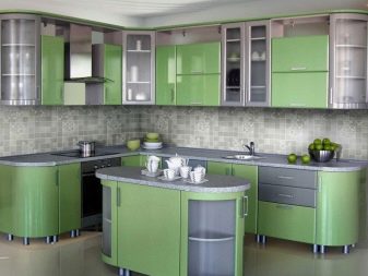 Зелена кухня (111 фото): кухонний гарнітур зеленого кольору в дизайні інтер’єру, вибір зелених шпалер, сіро-зелена і темно-зелена, чорно-зелена і зелено-коричнева кухні