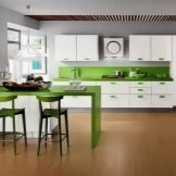 Зелена кухня (111 фото): кухонний гарнітур зеленого кольору в дизайні інтер’єру, вибір зелених шпалер, сіро-зелена і темно-зелена, чорно-зелена і зелено-коричнева кухні
