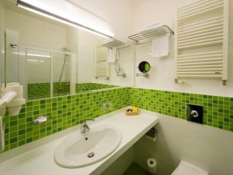 Зелена плитка для ванної (41 фото): керамічна і інша плитка темно – та світло-зеленого кольору у ванній кімнаті. Дизайн плитки на підлогу і стіни в зелених тонах