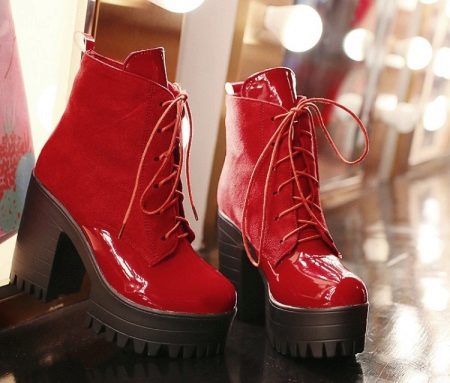 Жіночі черевики (100 фото): модне взуття для жінок сезону 2020, туфлі в стилі мілітарі, Shoiberg, Betsy