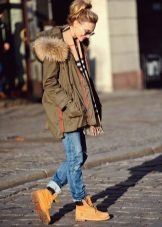 Жіночі черевики (100 фото): модне взуття для жінок сезону 2020, туфлі в стилі мілітарі, Shoiberg, Betsy