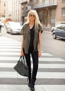 Жіночі черевики (100 фото): модне взуття для жінок сезону 2020, туфлі в стилі мілітарі, Shoiberg, Betsy