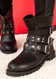 Жіночі черевики (100 фото): модне взуття для жінок сезону 2020, туфлі в стилі мілітарі, Shoiberg, Betsy