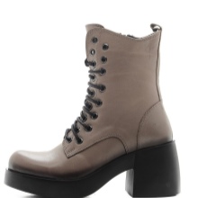 Жіночі черевики (100 фото): модне взуття для жінок сезону 2020, туфлі в стилі мілітарі, Shoiberg, Betsy