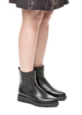 Жіночі черевики (100 фото): модне взуття для жінок сезону 2020, туфлі в стилі мілітарі, Shoiberg, Betsy