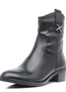 Жіночі черевики (100 фото): модне взуття для жінок сезону 2020, туфлі в стилі мілітарі, Shoiberg, Betsy