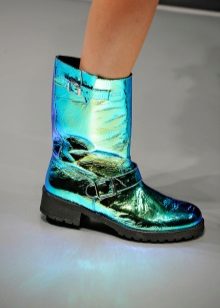 Жіночі черевики (100 фото): модне взуття для жінок сезону 2020, туфлі в стилі мілітарі, Shoiberg, Betsy