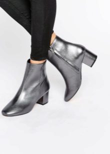 Жіночі черевики (100 фото): модне взуття для жінок сезону 2020, туфлі в стилі мілітарі, Shoiberg, Betsy