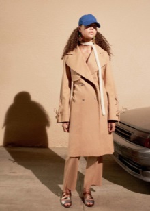 Жіночі кепки (133 фото): модні шапки з фетру та шкіри, з маленьким козирком, гаврош, теплі шуби і з мутона, жокейка