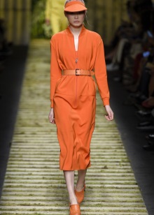 Жіночі кепки (133 фото): модні шапки з фетру та шкіри, з маленьким козирком, гаврош, теплі шуби і з мутона, жокейка