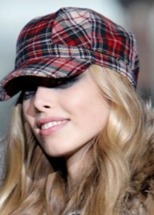 Жіночі кепки (133 фото): модні шапки з фетру та шкіри, з маленьким козирком, гаврош, теплі шуби і з мутона, жокейка