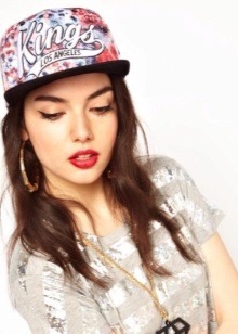 Жіночі кепки (133 фото): модні шапки з фетру та шкіри, з маленьким козирком, гаврош, теплі шуби і з мутона, жокейка