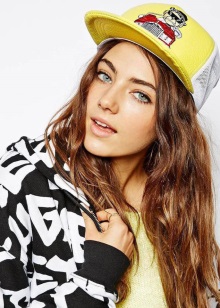 Жіночі кепки (133 фото): модні шапки з фетру та шкіри, з маленьким козирком, гаврош, теплі шуби і з мутона, жокейка