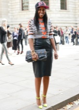 Жіночі кепки (133 фото): модні шапки з фетру та шкіри, з маленьким козирком, гаврош, теплі шуби і з мутона, жокейка