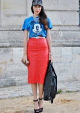 Жіночі кепки (133 фото): модні шапки з фетру та шкіри, з маленьким козирком, гаврош, теплі шуби і з мутона, жокейка