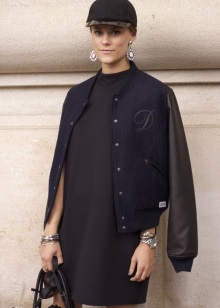 Жіночі кепки (133 фото): модні шапки з фетру та шкіри, з маленьким козирком, гаврош, теплі шуби і з мутона, жокейка