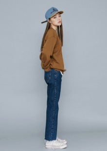 Жіночі кепки (133 фото): модні шапки з фетру та шкіри, з маленьким козирком, гаврош, теплі шуби і з мутона, жокейка