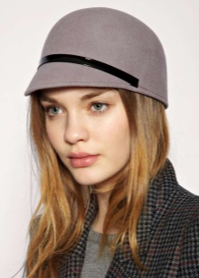 Жіночі кепки (133 фото): модні шапки з фетру та шкіри, з маленьким козирком, гаврош, теплі шуби і з мутона, жокейка