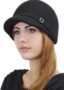 Жіночі кепки (133 фото): модні шапки з фетру та шкіри, з маленьким козирком, гаврош, теплі шуби і з мутона, жокейка