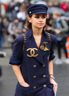 Жіночі кепки (133 фото): модні шапки з фетру та шкіри, з маленьким козирком, гаврош, теплі шуби і з мутона, жокейка