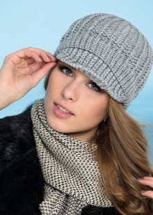 Жіночі кепки (133 фото): модні шапки з фетру та шкіри, з маленьким козирком, гаврош, теплі шуби і з мутона, жокейка