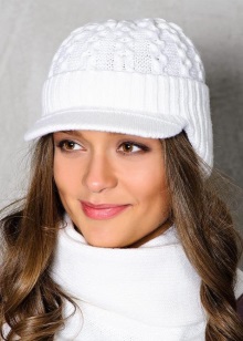 Жіночі кепки (133 фото): модні шапки з фетру та шкіри, з маленьким козирком, гаврош, теплі шуби і з мутона, жокейка