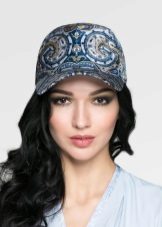 Жіночі кепки (133 фото): модні шапки з фетру та шкіри, з маленьким козирком, гаврош, теплі шуби і з мутона, жокейка