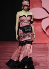 Жіночі кепки (133 фото): модні шапки з фетру та шкіри, з маленьким козирком, гаврош, теплі шуби і з мутона, жокейка