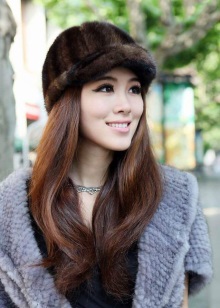 Жіночі кепки (133 фото): модні шапки з фетру та шкіри, з маленьким козирком, гаврош, теплі шуби і з мутона, жокейка