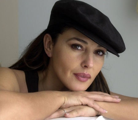 Жіночі кепки (133 фото): модні шапки з фетру та шкіри, з маленьким козирком, гаврош, теплі шуби і з мутона, жокейка