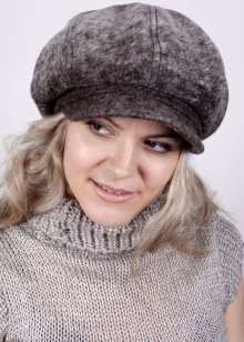 Жіночі кепки (133 фото): модні шапки з фетру та шкіри, з маленьким козирком, гаврош, теплі шуби і з мутона, жокейка