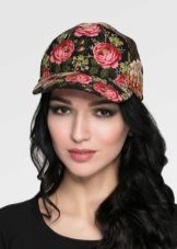 Жіночі кепки (133 фото): модні шапки з фетру та шкіри, з маленьким козирком, гаврош, теплі шуби і з мутона, жокейка