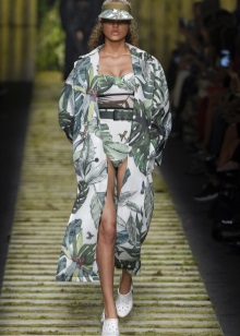 Жіночі кепки (133 фото): модні шапки з фетру та шкіри, з маленьким козирком, гаврош, теплі шуби і з мутона, жокейка