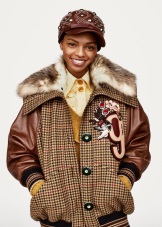 Жіночі кепки (133 фото): модні шапки з фетру та шкіри, з маленьким козирком, гаврош, теплі шуби і з мутона, жокейка