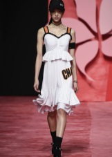 Жіночі кепки (133 фото): модні шапки з фетру та шкіри, з маленьким козирком, гаврош, теплі шуби і з мутона, жокейка