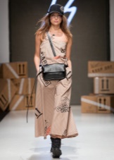 Жіночі кепки (133 фото): модні шапки з фетру та шкіри, з маленьким козирком, гаврош, теплі шуби і з мутона, жокейка