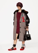 Жіночі кепки (133 фото): модні шапки з фетру та шкіри, з маленьким козирком, гаврош, теплі шуби і з мутона, жокейка